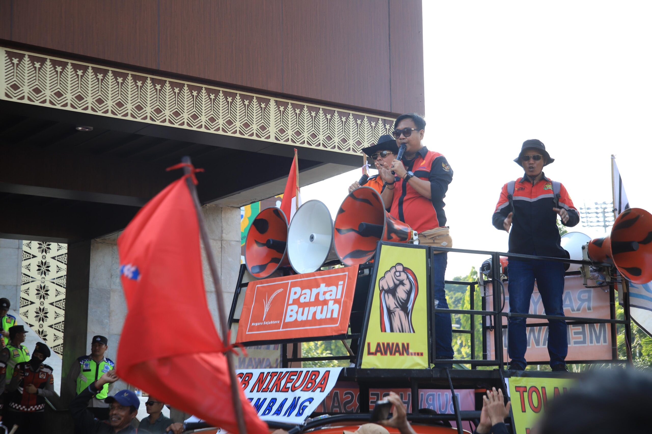 Gubernur Herman Deru Segera Respon Tuntutan Para Buruh Agar Hidup Lebih Sejahtera