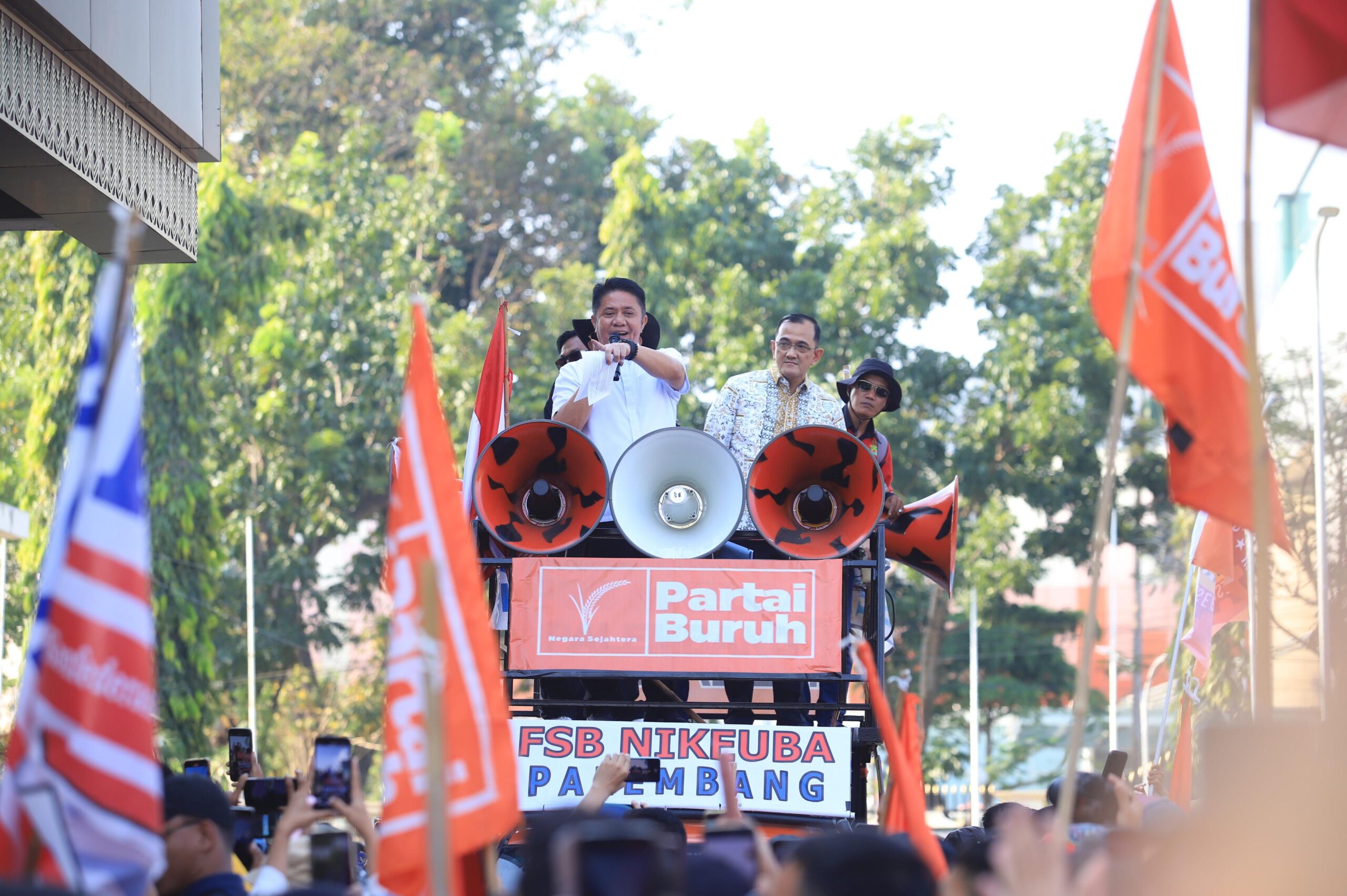 Gubernur Herman Deru Segera Respon Tuntutan Para Buruh Agar Hidup Lebih Sejahtera