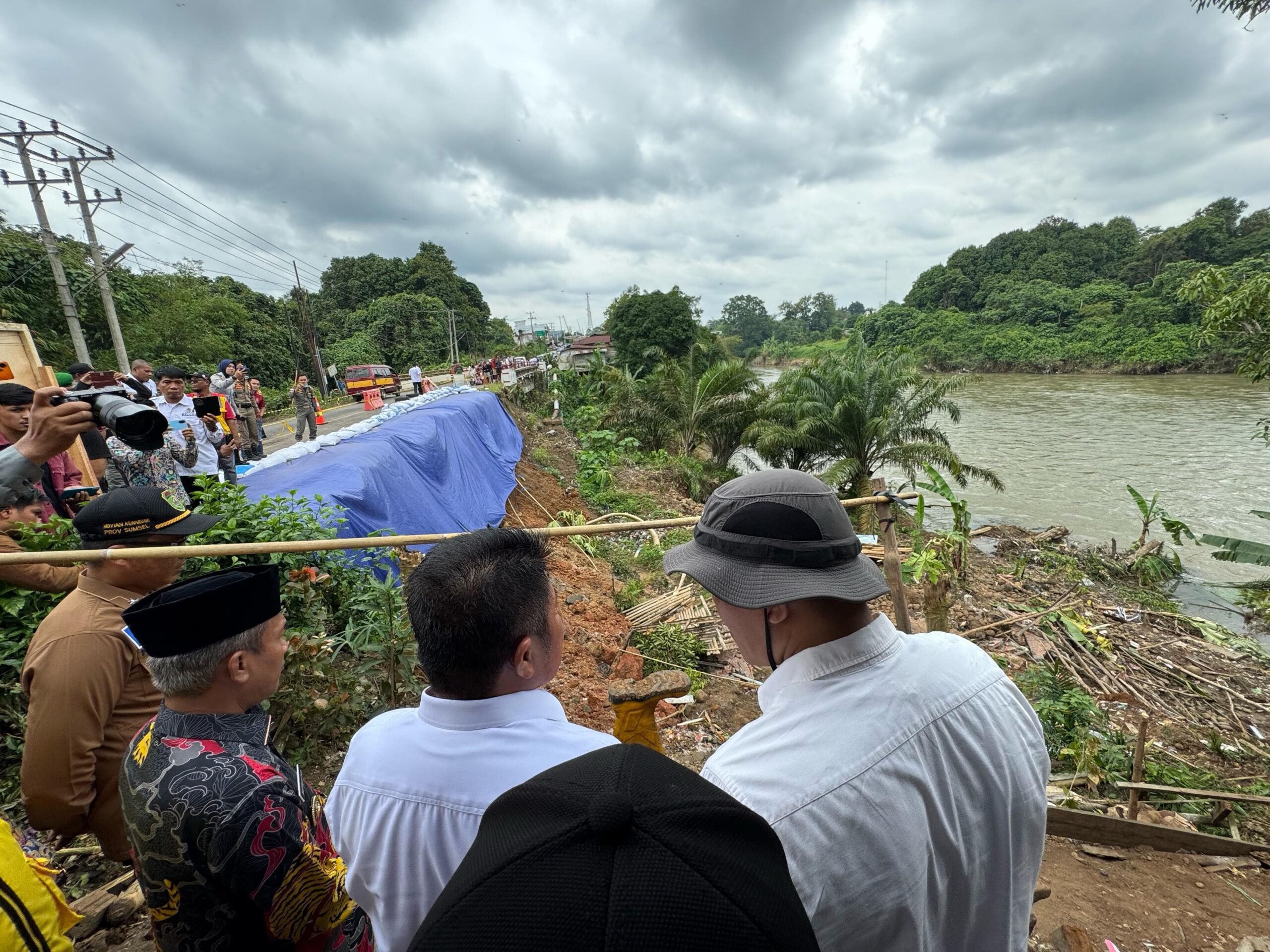 Gubernur Herman Deru Instruksikan BBWSS VIII dan Dinas PU BM-TR Siagakan Alat Berat di Titik Rawan Longsor Selama Arus Mudik Lebaran