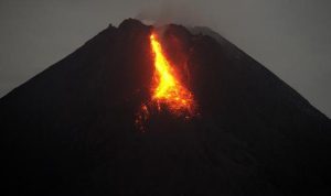 Merapi Siaga ! Luncurkan 10 Kali Lava Pijar Sejauh 1700 Meter