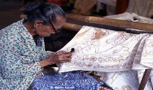 hari-batik-nasional 2 Oktober dalam Sejarah; Batik Sebagai Warisan Nonbendawi