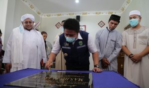 Herman Deru Resmikan Masjid Syari'ah di Kecamatan Sako
