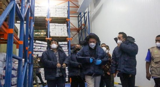 Deru Tinjau Ketersediaan Stok Daging Beku Dikomplek Pergudangan PT Sriwijaya Mas