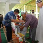 herman-deru-santuni-anak-yatim-dan-kaum-dhuafa Tutup Ramadhan 1443 Hijriah, Herman Deru Santuni Anak Yatim dan Kaum Dhuafa