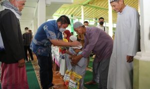 Tutup Ramadhan 1443 Hijriah, Herman Deru Santuni Anak Yatim dan Kaum Dhuafa