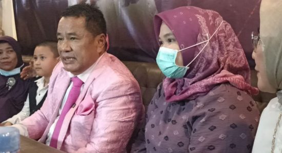 hotman-paris-hutapea Hotman Paris "Wanti-Wanti" Tata: Jangan Mau Damai dengan M Syukri Zen !