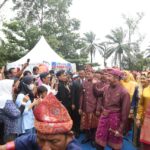 Dorong Majunya Sektor UMKM, Herman Deru Buka Bazar UMKM di OKU Timur