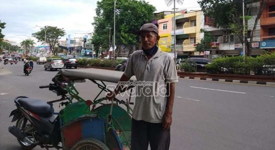 20 Tahun jadi Pengayuh Becak, Irin; Dak kuat Begawe laen! 20 Tahun jadi Pengayuh Becak, Irin; Dak kuat Begawe laen!