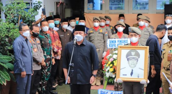 irup-pemakaman-h-husni Herman Deru : Pak Husni Sosok Panutan yang Menginspirasi