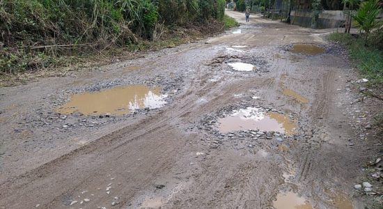 Jalan di Air Batu Memperihatinkan, Warga Berharap Segera Diperbaiki