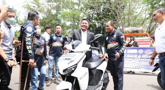 Herman Deru Kampanyekan Penggunaan Kendaraan Listrik 
