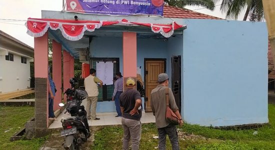 kantor-pwi-banyuasin-disegel-wartawan Kantor PWI Banyuasin Disegel Sejumlah Wartawan
