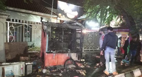 Breaking News ! Warung di Jalan Rajawali Hangus, Ada Korban