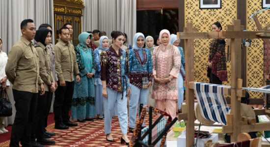 Kuliner dan Kerajinan Sumsel Memikat Hati Selvi Gibran di Griya Agung