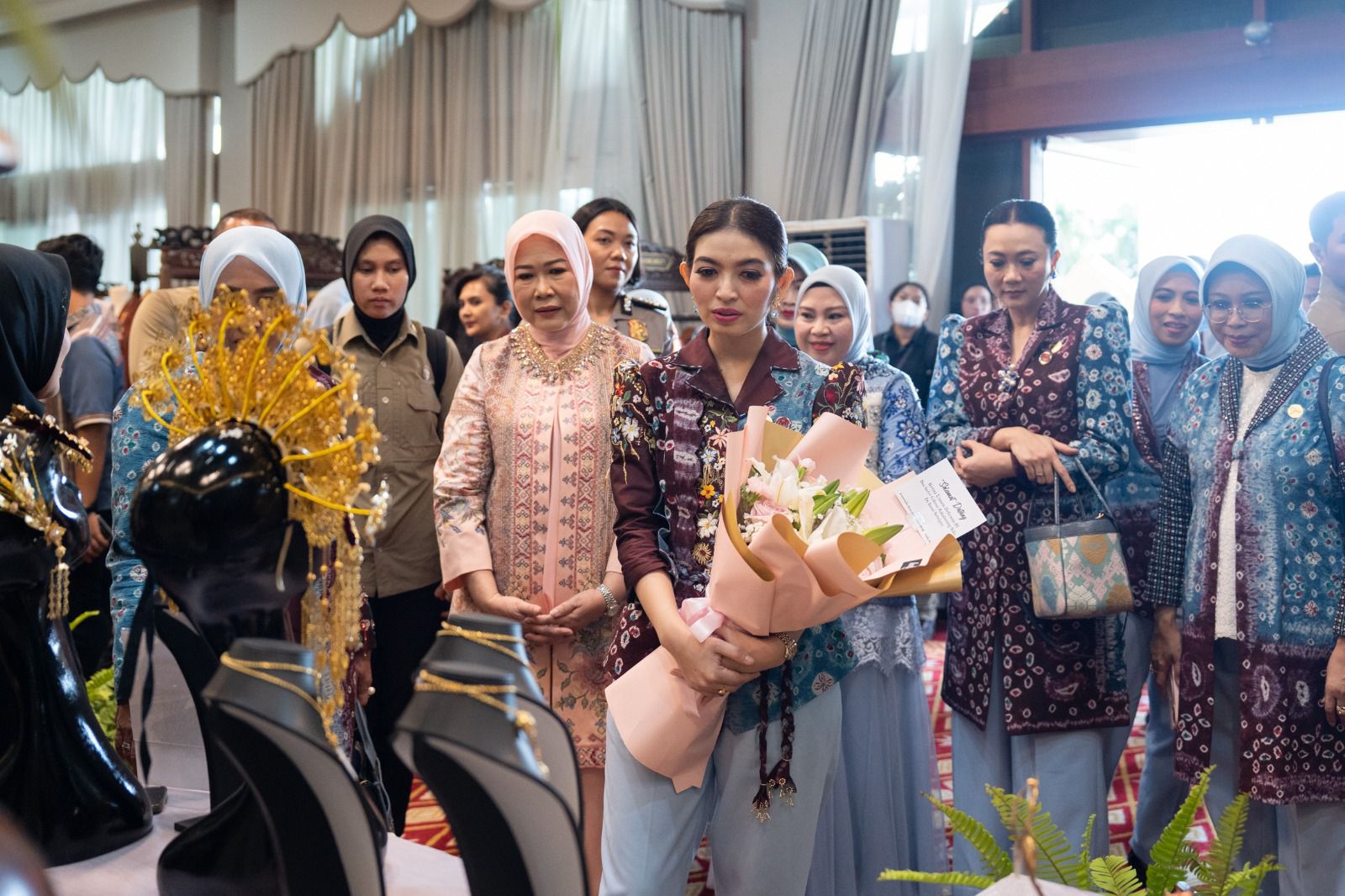 Kuliner dan Kerajinan Sumsel Memikat Hati Selvi Gibran di Griya Agung