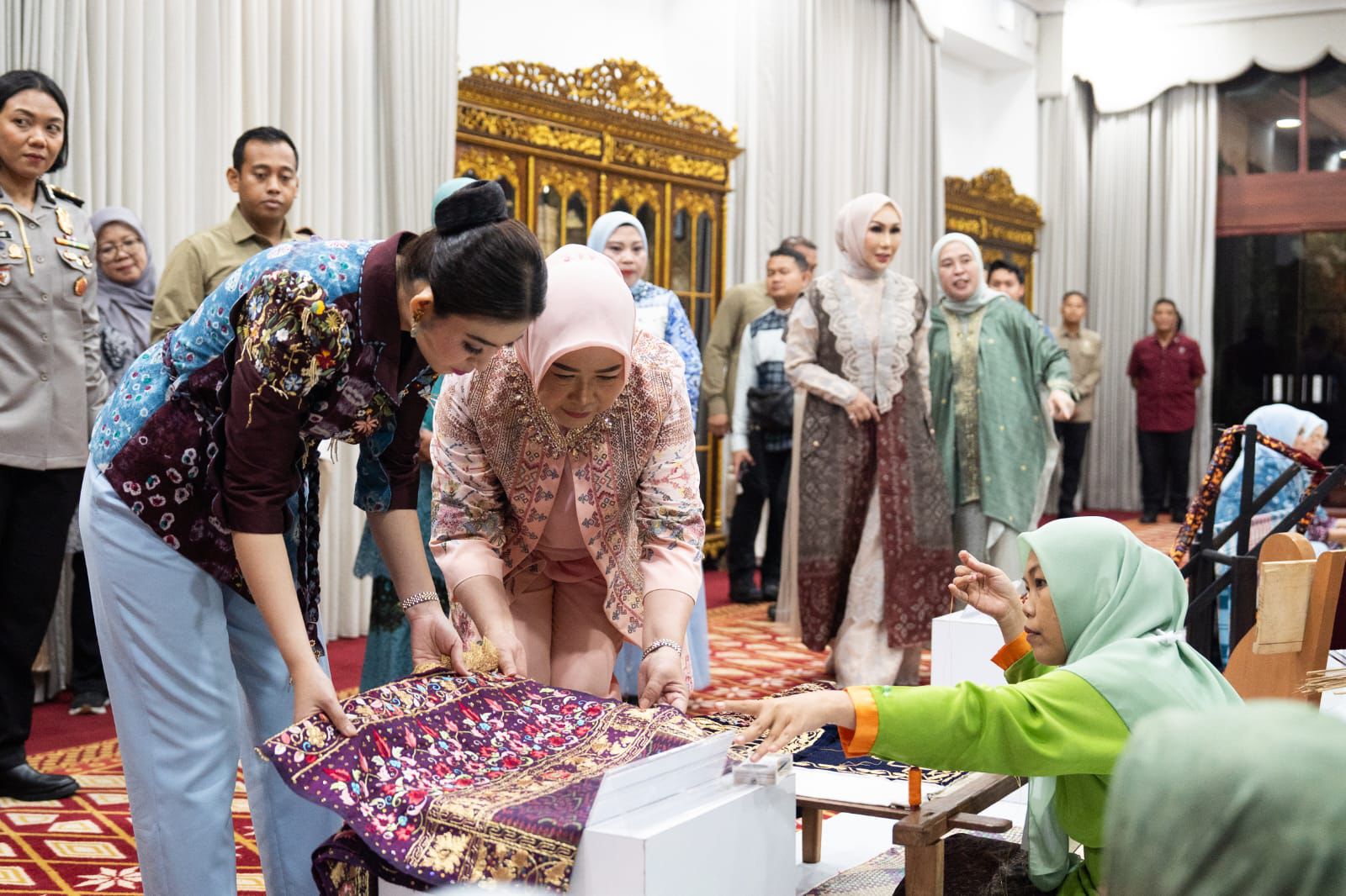Kuliner dan Kerajinan Sumsel Memikat Hati Selvi Gibran di Griya Agung