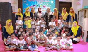 Anak-Anak Permata Hati Sambut Ketua TP PKK Muba, Hj. Patimah Toha: Ayo Berkolaborasi Membawa PKK Muba Lebih Maju