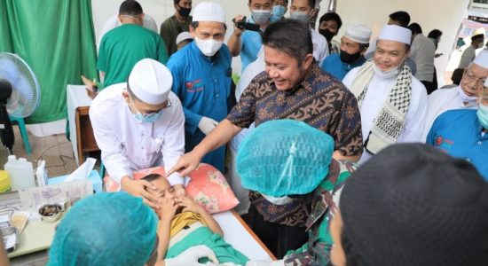khitanan massal Herman Deru : Maulid Nabi, Momentum Meneladani Rasulullah SAW