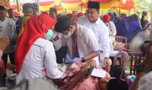 Bupati Banyuasin Tinjau Kegiatan Sunat Massal di Desa Panca Mukti