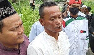 Antar Buah Hati ke Peristirahatan Terakhir, Rohim dan Qodariah Masih Shock