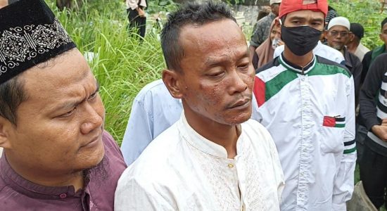 korban-kebakaran-di-rajawali Antar Buah Hati ke Peristirahatan Terakhir, Rohim dan Qodariah Masih Shock