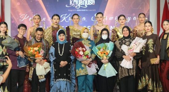 kriya-nusa-2022 Tampilkan Busana Khas Sumsel Pada Fashion Show Di Ajang Kriya Nusa 2022