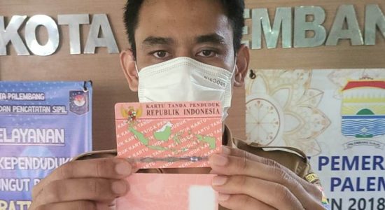 Disdukcapil Palembang Luncurkan E-KTP WNA, Beda Warna dan Bahasa