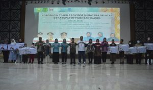 Kunjungi Muba, Wakil Ketua TP PKK Sumsel Salurkan Bantuan KUR UMKM