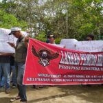 Ratusan Aksi Massa Laskar Pemuda Sriwijaya Serbu Kantor DPRD Banyuasin