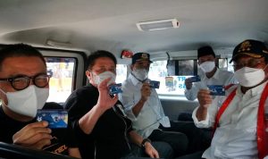 Ajak Masyarakat Kembali Gunakan Angkutan Umum, Menhub- Herman Deru Naik Angkot Bareng
