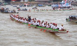 Lomba Bidar Tadisional dan Perahu Hias Berhasil Sedot Ribuan Penonton