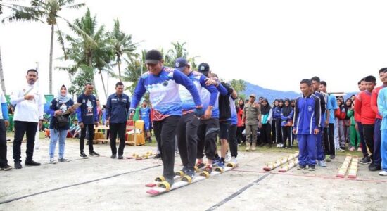 Lestarikan Kearifan Lokal, Deru Buka Lomba Permainan Rekreasi Pelajar SMA se-OKUS