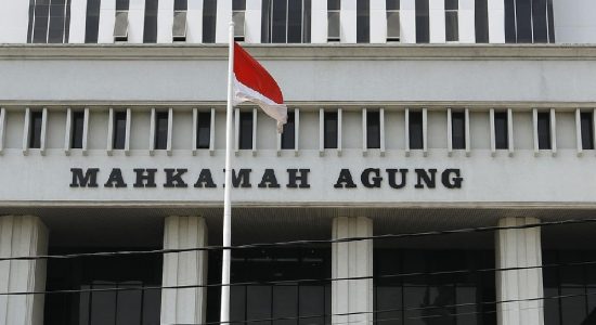 Hakim Agung dan 9 Orang Lain Terjaring OTT KPK Terkait Suap dan Pungli Perkara