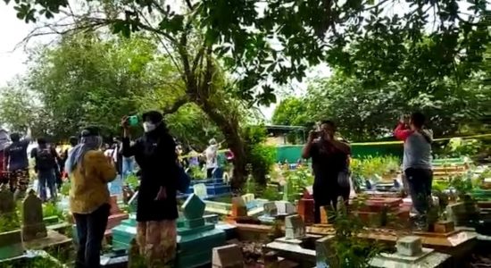makam-albar-mahdi Makam Almarhum Albar Mahdi Dibongkar Tim Forensik Guna Autopsi