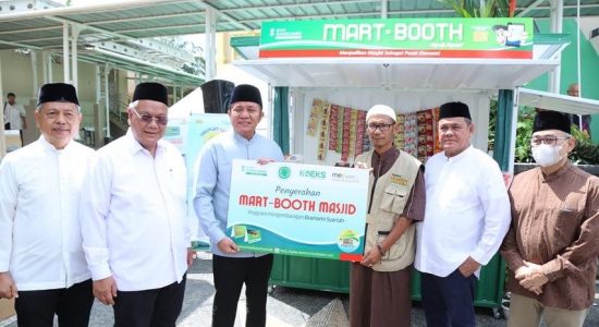KDEKS-BSB Sinergi Bangun Ekonomi Umat Melalui Bantuan Kios Kontainer Mart-Booth Masjid