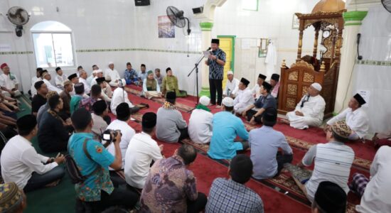 masjid-al-hikmah-sematang-borang Safari Jumat di Masjid Al-Hikmah Sematang Borang, Deru: Masjid Merupakan Pusat Syiar Islam