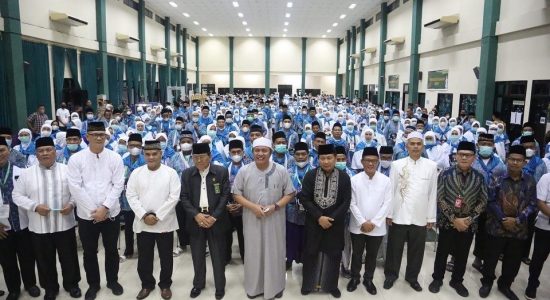 melepas-jemaah-calon-haji Setelah Dua Tahun Vakum, Herman Deru Lepas Keberangkatan Jemaah Calon Haji Sumsel