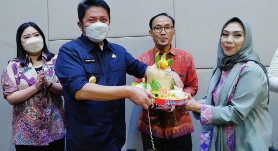 mempopulerkan-pempek Herman Deru Motivasi Pengusaha, Kreasikan Pempek Jadi Makanan Mendunia