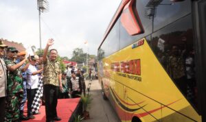 25 Bus Mudik Gratis Mengangkut 880 Penumpang Tujuan Dalam dan Luar Provinsi Dilepas Keberangkatannya Oleh Wagub Sumsel Cik Ujang