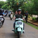 Bersama Komunitas Vespa, Herman Deru Ngabuburide Keliling Kota Palembang