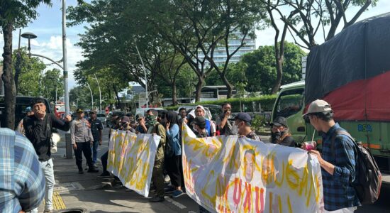 Nopri Agustian, Pimpin Aksi di Depan Kantor PT Gorby Putra Utama: Tuntut Pertanggungjawaban atas Kerusakan Lingkungan