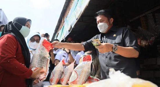 Stabilkan Harga Bahan Pokok, Herman Deru Gelar Operasi Pasar