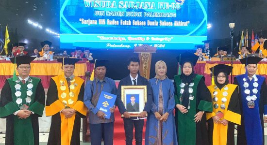 Haru Biru Wisuda ke-88 UIN RF, Orang Tua Gantikan Putranya yang Meninggal Dunia