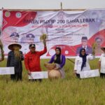 Panen Raya di Sungai Dua, Bupati: Mari Bangkitkan Pertanian di Banyuasin!