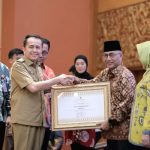 paritrana-award-2023 Pj Gubernur Agus Fatoni Beri Penghargaan Anugrah Paritrana Award 2023 Tingkat Provinsi Sumsel untuk Pemda dan Badan Usaha