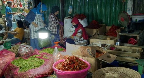 Pedagang Merugi, Harga Murah Tidak Meningkatkan Penjualan