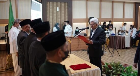 pelantikan-badan-pengawas-rumah-sakit Tingkatkan Layanan RS di Sumsel, Herman Deru Bentuk Badan Pengawas Rumah Sakit