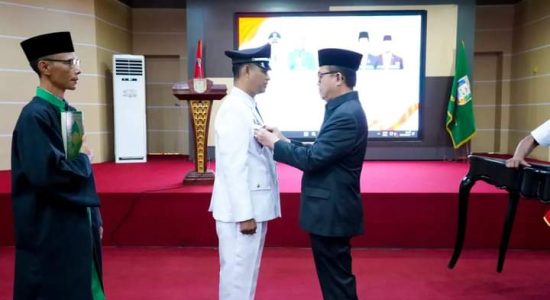Pelantikan Kepala Desa Paldas, Pj Bupati Hani Syopiar Rustam Harapkan Kades Bekerja dengan Baik