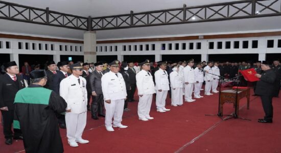 Askolani Lantik 28 Pejabat Administrator di Lingkungan Pemkab Banyuasin Semalam