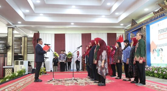 pelantikan-pogi-sumsel Herman Deru: POGI Miliki Tanggung Jawab Meliterasi Masyarakat Guna Tekan Angka Stunting